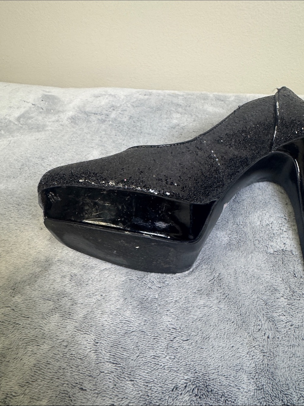Guess Black Glitter Sparkly Platform Pumps Heels (Size 6.5) - Picture 12 of 12